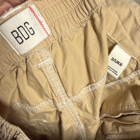 BDG Khaki Tan Cargo Wide Leg Baggy Pants Size 2 - Picture 6 of 7